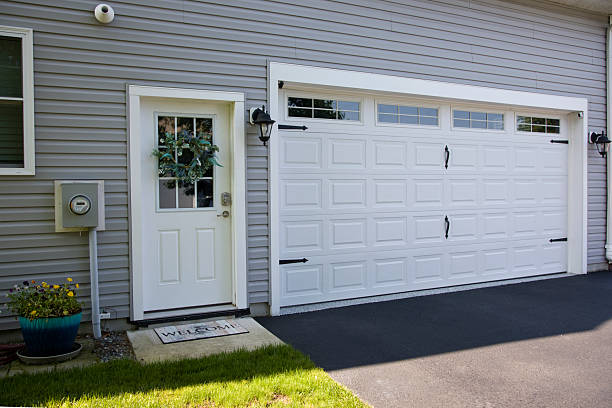 24/7 Emergency Garage Door Panel Replacement experts in Broomall, PA